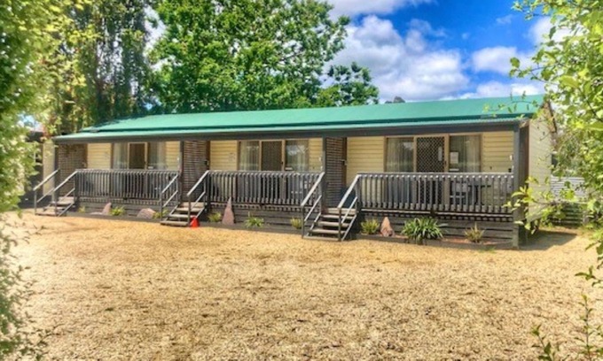Alexandra Cabin | Alexandra Parklife. Studio 5