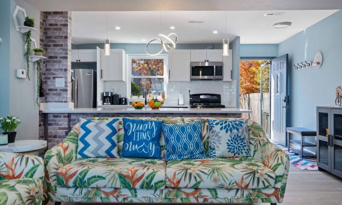 Potomac West House | Alexandria Old Town home-walking distance to Metro