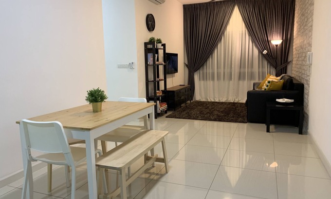 Kajang Condo | Alf's Place Family Fun Pool View w WIFI, Southville Bangi