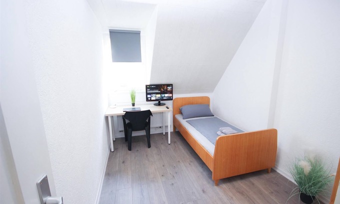 Winterhalde Apartment | ALFA 2 rooms Apartment near Daimler Wasen Netflix