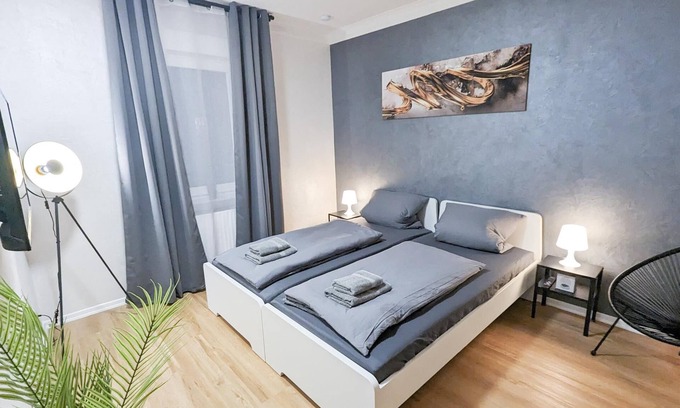Stuttgart Apartment | ALFA 4 rooms Apartment 8 persons Netflix WLAN