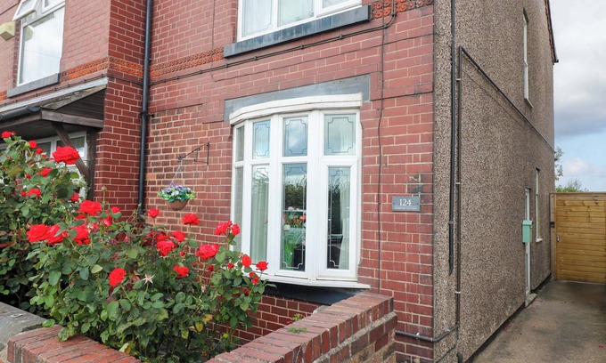 Alfreton Cottage | ALFRETON COTTAGE, pet friendly, with a garden in Alfreton