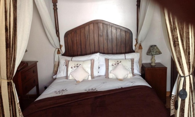 Cheltenham House | Alice Guest house