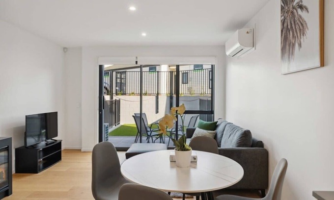 Albert Town House | Alice of Alberttown S