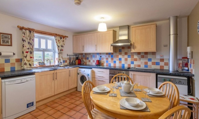 Lanehead House | Alices Cottage - Three Bedroom House, Sleeps 6