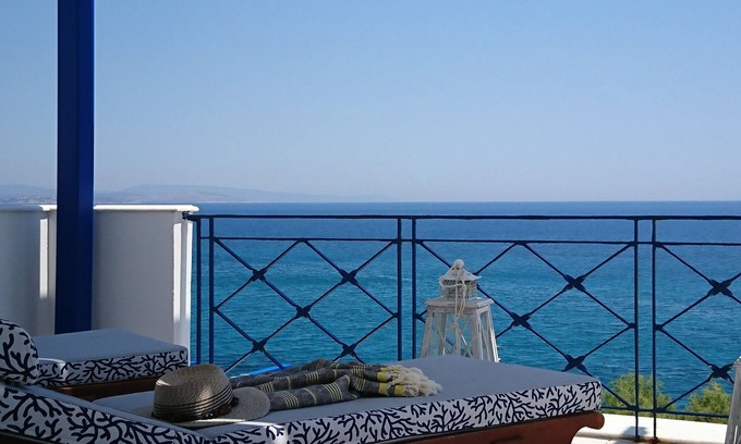 Paralia Agias Fotinis House | Aliki Studios