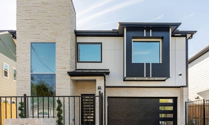 Northside House | Alim Pad 3: Brand New Modern house near downtown
