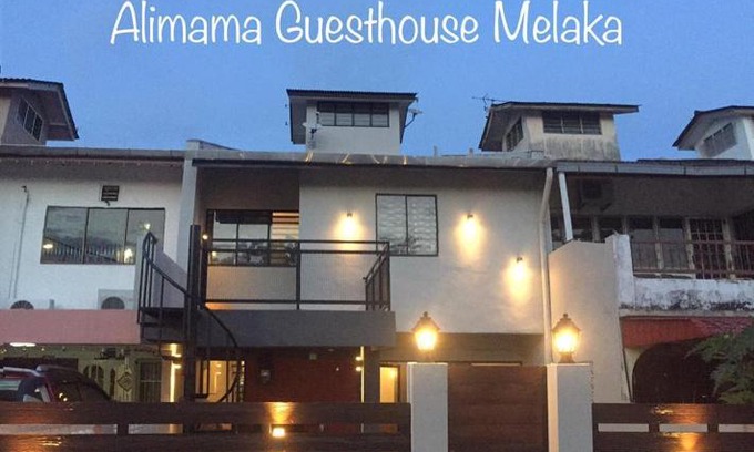 Taman Kota Laksamana House | Alimama Guesthouse Melaka with Balcony