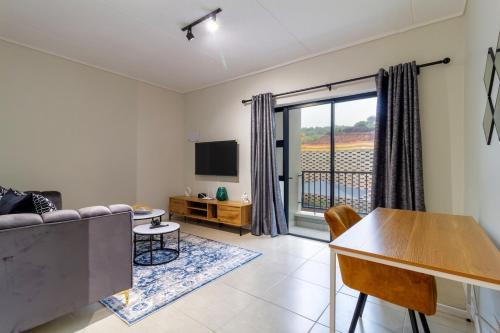 Greater Johannesburg Metropolitan Area Apartment | AlimamaSpaces Panos Thaba Eco