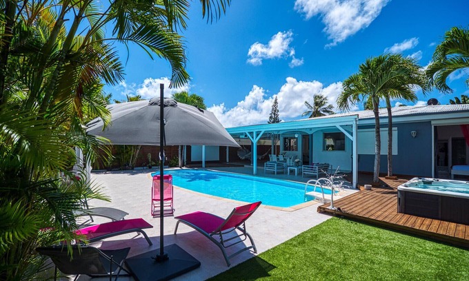 Dunoyer Villa | Aline, villa with swimming pool and jacuzzi, close to all amenities