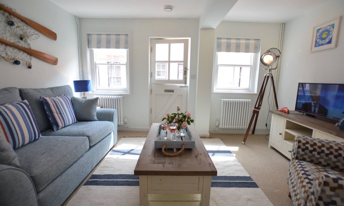 Aldeburgh Cottage | ALINKA, ALDEBURGH, pet friendly in Aldeburgh