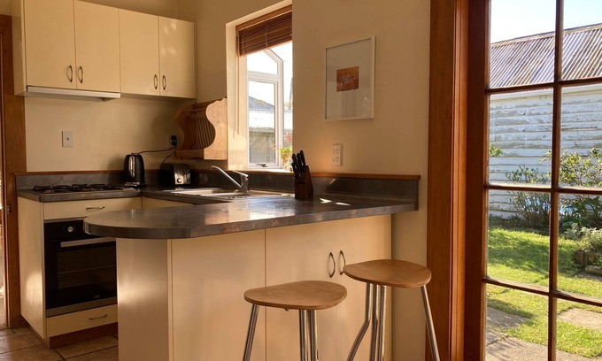 Sumner House | Alison's Garden Cottagen 2-bedroom house in a beachside village in Christchurch