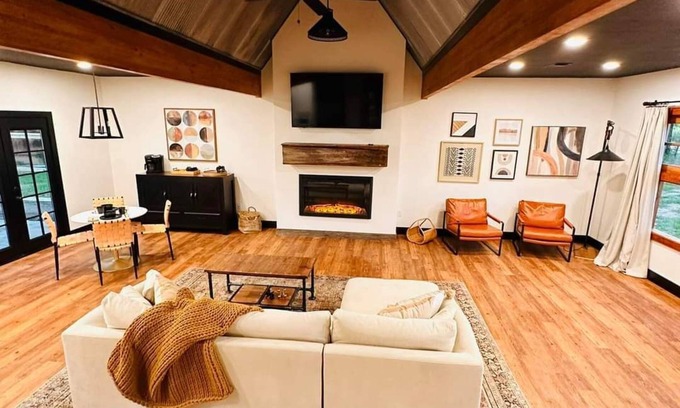 Perkinston Apartment | All about the Buzz