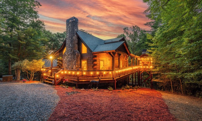 Mineral Bluff Cabin | All Decked Out - A Cozy Escape in the Heart of North Georgia - 8 Guests