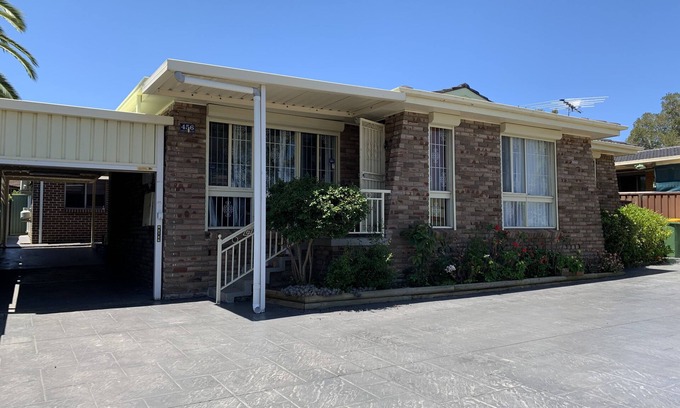 Fairfield West Boat Rental | All in 3 Bedrooms,sliding gate, Fairfield West