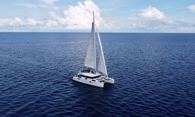 Nassau Boat Rental | All Inclusive stay on luxury catamaran AMURA with captain and chef