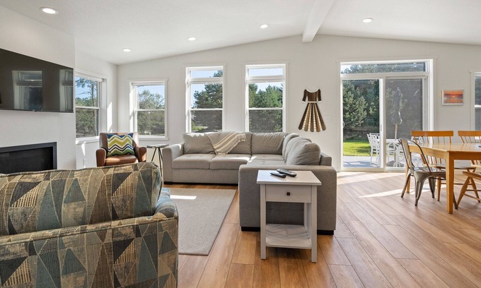 Jacksonport House | All New! 1+ Acre, 5 Min Walk to Jport Beach-Book Now for Fall Weekends!