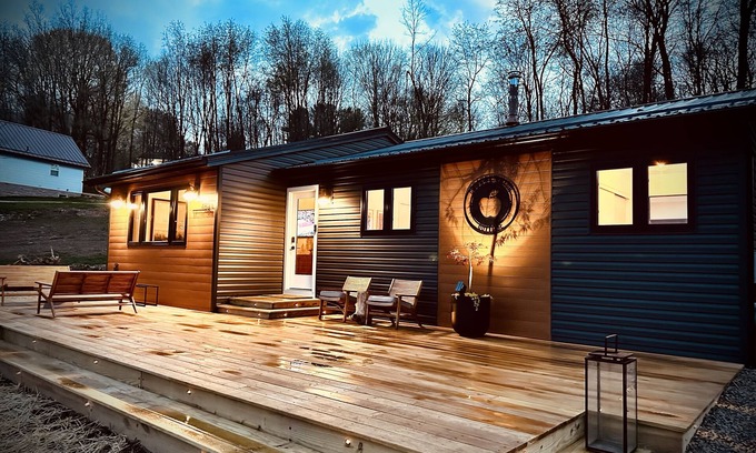 Howard Cottage | ALL NEW! Beautiful Lake View.