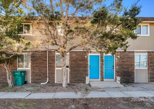 Berkley House | All New! Convenient Location! Sleeps 6