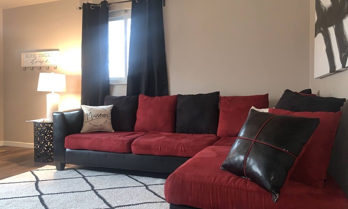 Overland House | All New Cozy Guest Nest home mins from the airport -Extended Stay (Unit B)