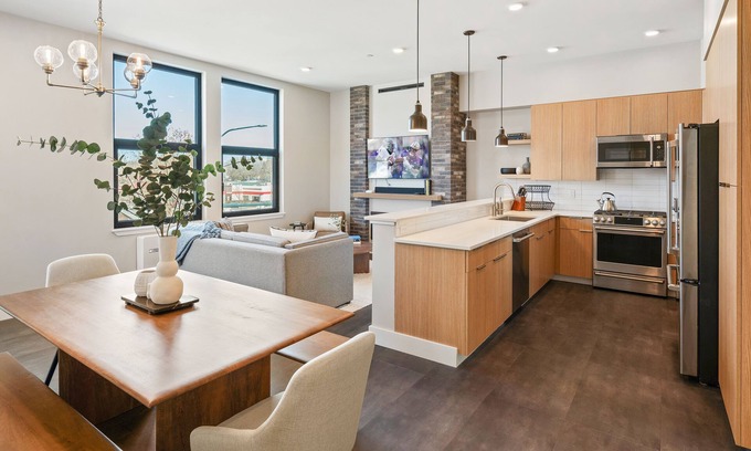 Sandpoint Condo | All new downtown condo. Luxury! Walk everywhere. Pet friendly