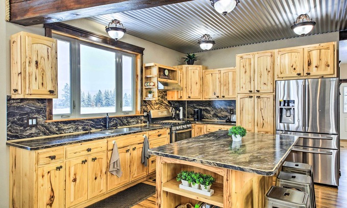 Bonners Ferry Cabin | All-Season Bonners Ferry Home w/Views