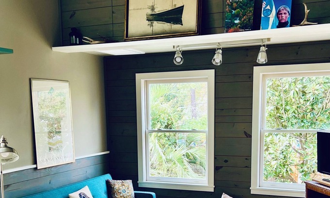 Wilmington Apartment | All Season Comfort at the Carriage House in Wilmington. Booking now for Winter !