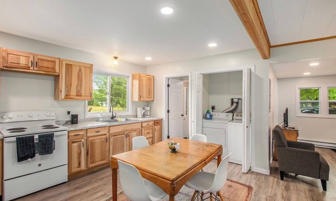 Irons House | All Season Forest Cottage Getaway