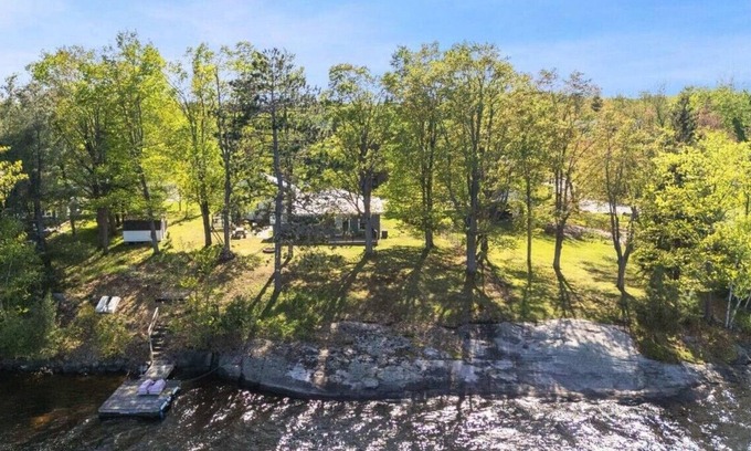 MacTier Cottage | All season Lakefront cottage!