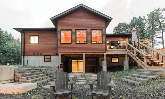 Huntsville Cottage | All Season Muskoka Cottage 10 mins to Huntsville with HotTub*Sauna*Kayaks*Game