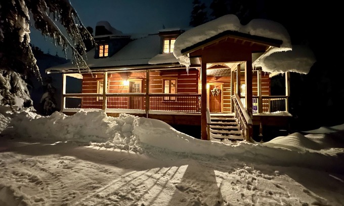 Hemlock Valley Cabin | All Seasons Chalet & Cabin in Sasquatch Resort on Hemlock mountain!