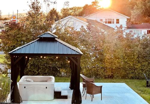 Luray House | All Seasons Cottage - Game Room - Firepit By Zen Living Short Term Rental