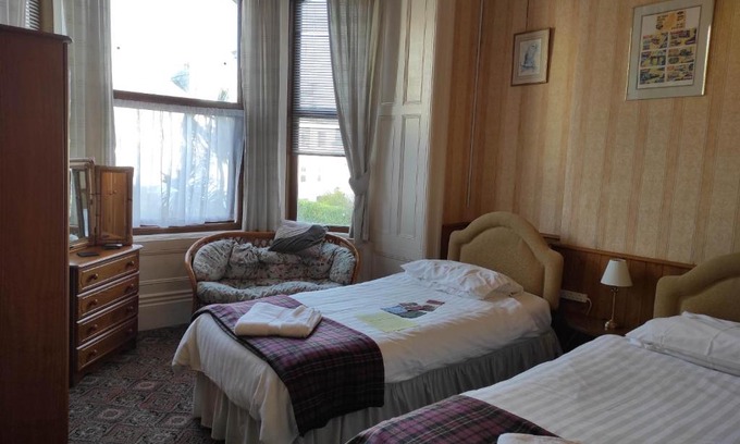 Douglas House | All Seasons Guesthouse