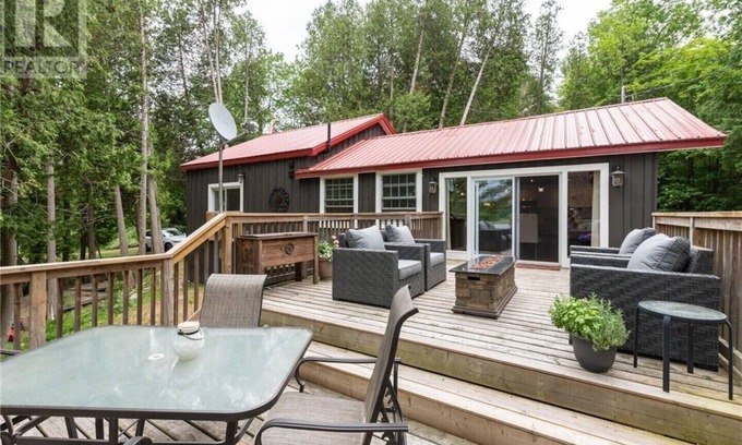 Gravenhurst House | All Seasons - Muskoka Retreat on Sparrow Lake