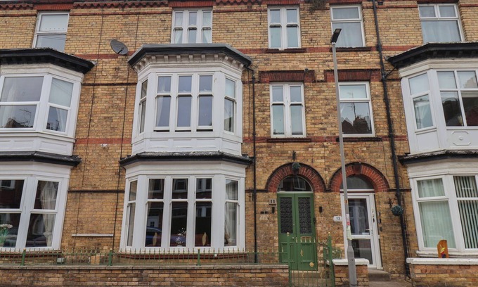 Muston Cottage | ALL SEASONS, pet friendly, character holiday cottage in Filey