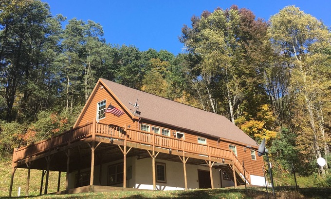 Milford House | All Star Acres. Only 2 miles to Dreams Park