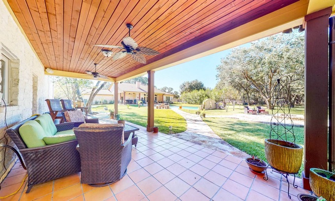 Inez House | All-Suite Retreat - Private Pool & Pool Table