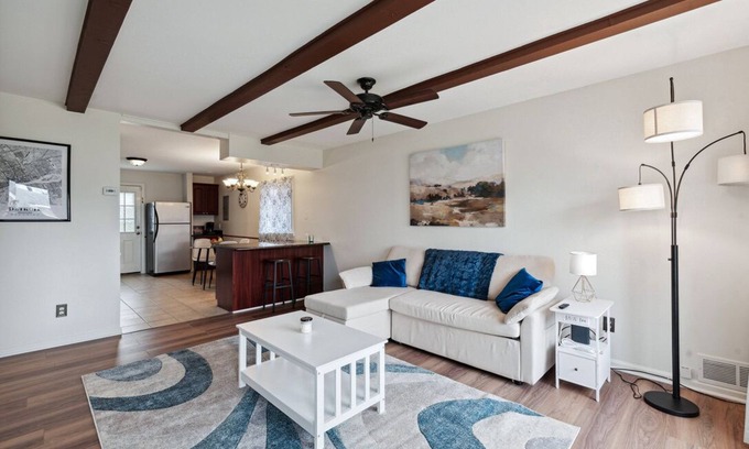 Taylor House | All you need, top notch comfort only 10 min from DTW airport