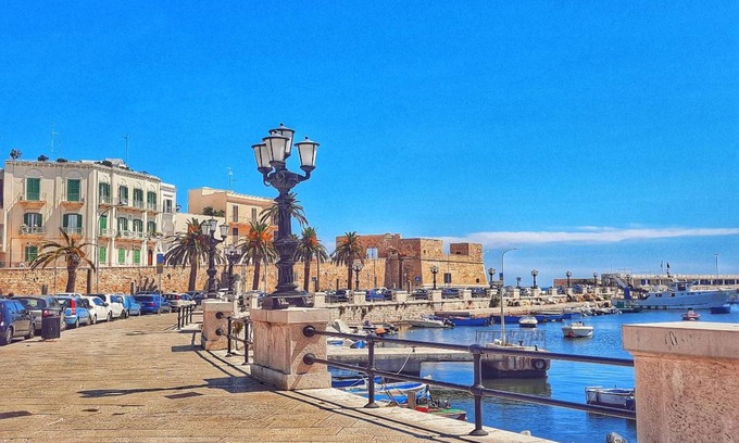 Municipio 4 House | Alla Villa In Bari City, Bari, Italy