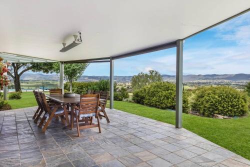 Mount Frome House | Allambie - Poolside Elegance in Mudgee Countryside