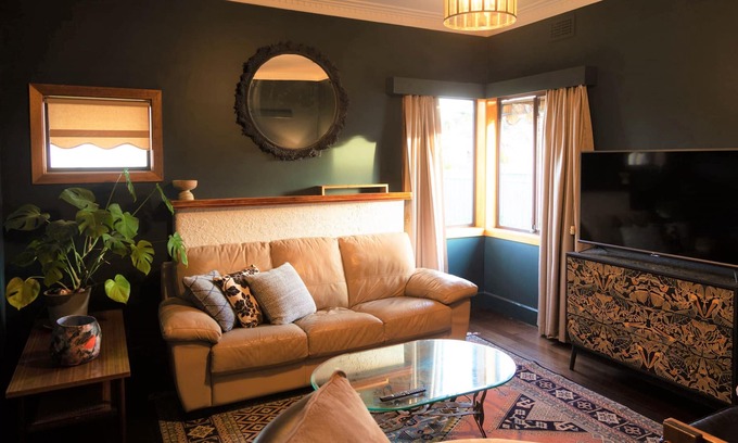 Ballarat East House | Allawa- Central & Cosy Ballarat Art Deco (800m to CBD)