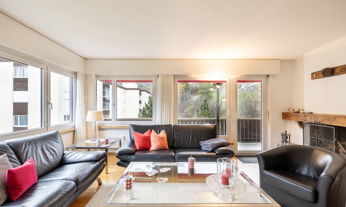 Engadin Scoul Apartment | Allegra und Herzlich Willkommen in der Hellen 3