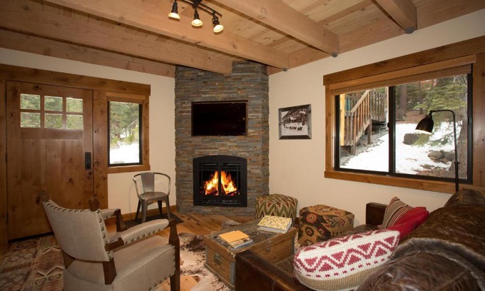 Kingswood Estates House | Allenby- LuxuryCabin w Cozy Fireplace, Near Northstar!