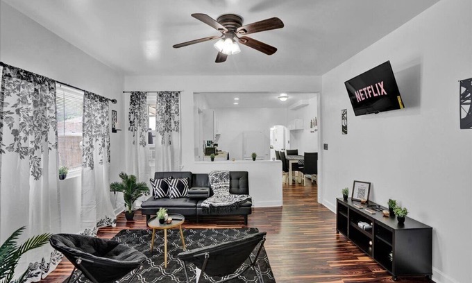 Allentown Apartment | Allentown paradise near ppl center -1 paid parking per booking