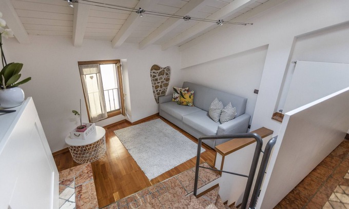 Malcesine Apartment | Alley 15, apartment in the historic center of Malcesine.