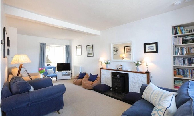 Kippford Cottage | Allonby Cottage - a cottage that sleeps 7 guests in 4 bedrooms