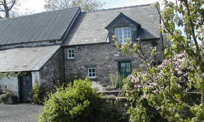 Pwllgloyw Cottage | Alltybrain Farm Cottages and B&B