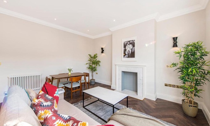 Kilburn Apartment | Alluring, Modern and Creative 2BR with Terrace