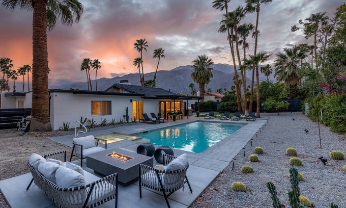 Vista Norte House | Alluring Palms - Resort-Style Private Backyard!