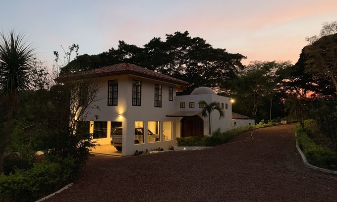 Garabito House | Alluring Paradise in the Mountains of Atenas